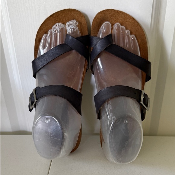 yokono Shoes - Yukono Women's Black Two-Strap Buckle Sandals with Cross Over Upper (sz 7.5)